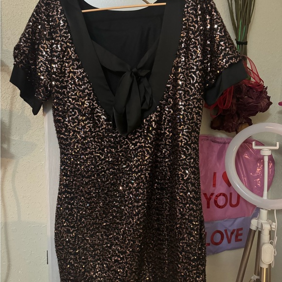 Backless Tied Sequin Dress - Picture 5 of 5